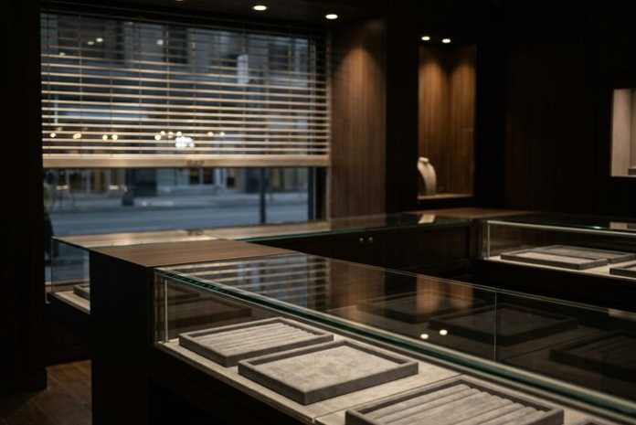 Organized retail theft under Bill C-14: an after-hours jewellery boutique with locked display cases