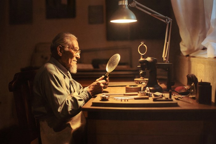 Retiring master jeweller at his workbench, the succession story behind Canada's store closures
