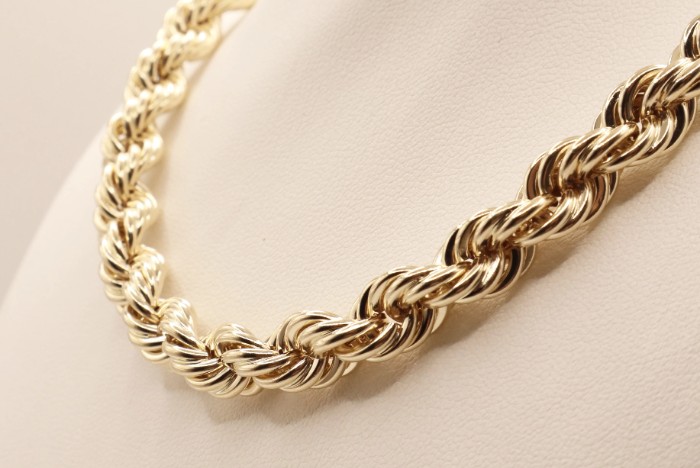 Mabensa Sees What Your Till Can't 1 Mabensa jewellery wholesale gold rope chain on a display bust