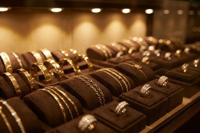 Richemont Jewellery Sales Surge 24% as Watches Trail at 8% 1 Richemont jewellery sales strength shown in a warm gold fine jewellery boutique display case
